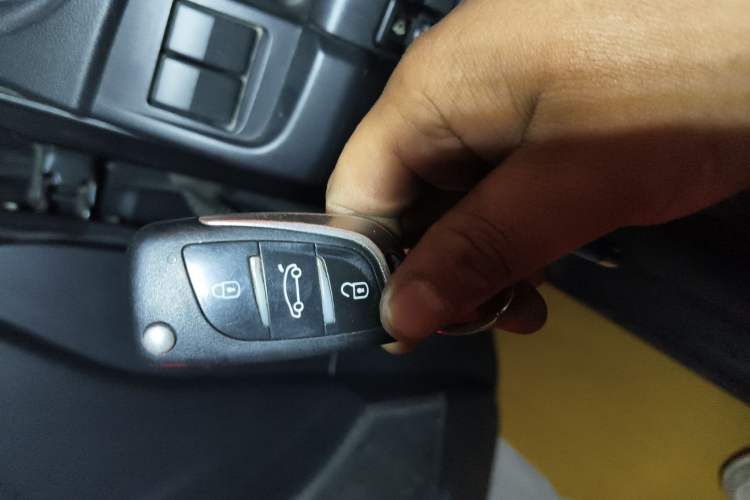 Used Mazda 5 2011 2.0L Automatic Comfort Edition Vehicle Key