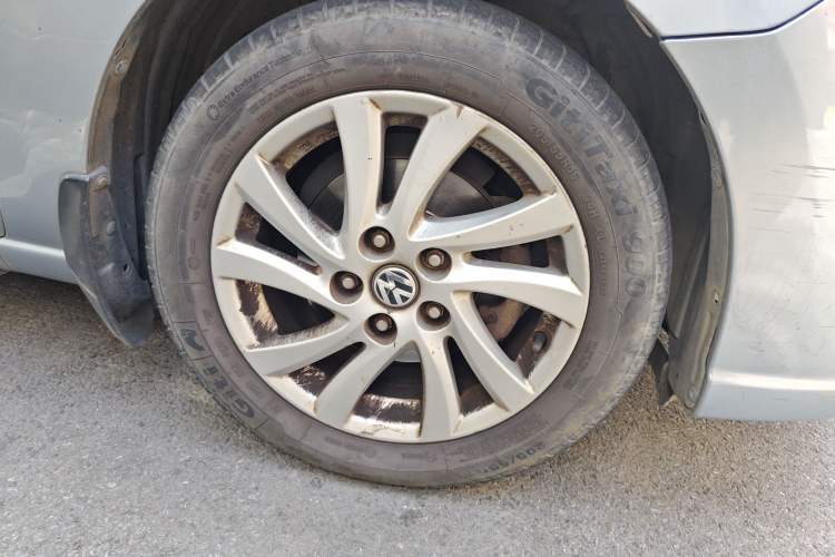 Used Mazda 5 2011 2.0L Automatic Comfort Edition Right Front Wheel Hub