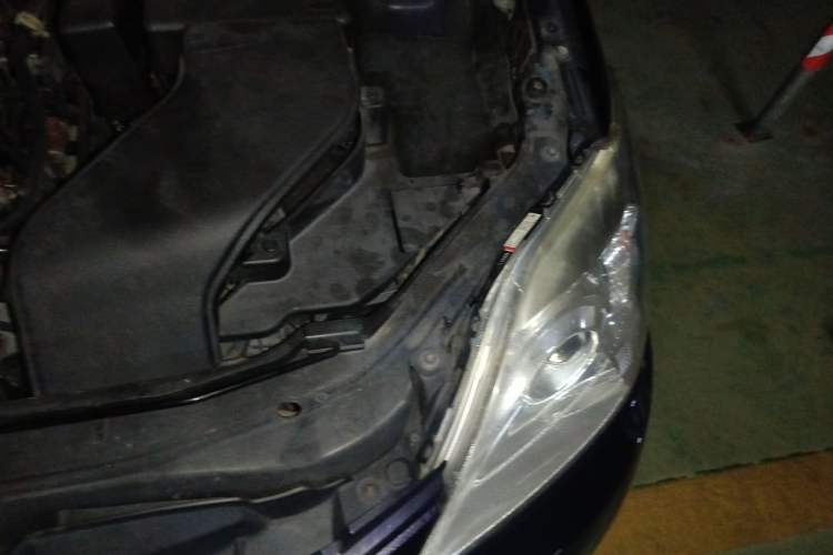 Used Mazda 5 2011 2.0L Automatic Comfort Edition Engine Bay Left