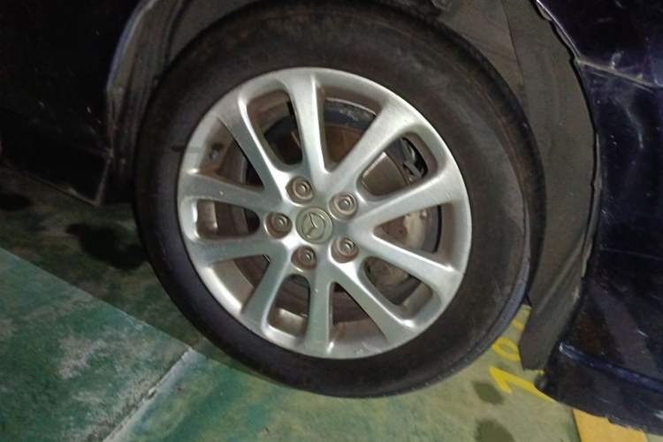 Used Mazda 5 2011 2.0L Automatic Comfort Edition Right Front Wheel Hub