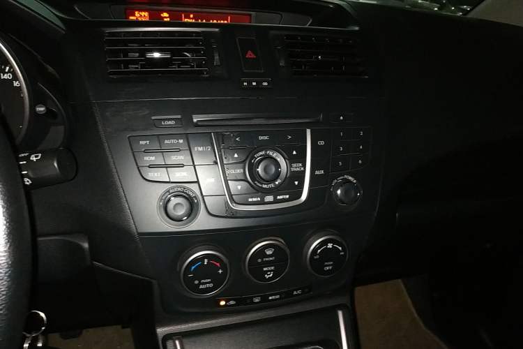 Used Mazda 5 2011 2.0L Manual Comfort Edition Audio And AC Panel