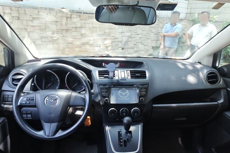 Used Mazda 5 2011 2.0L Automatic Comfort Edition Center Console