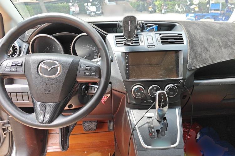Used Mazda 5 2011 2.0L Automatic Comfort Edition Center Console