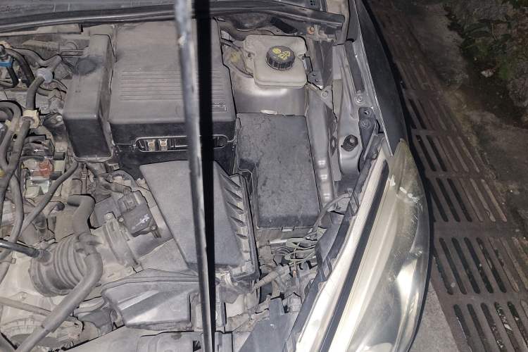 Used Mazda 5 2011 2.0L Automatic Comfort Edition Engine Bay Left