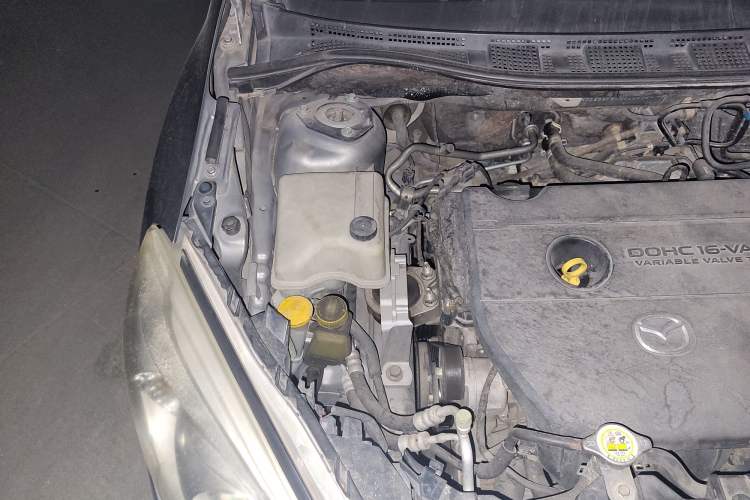 Used Mazda 5 2011 2.0L Automatic Comfort Edition Engine Bay Right