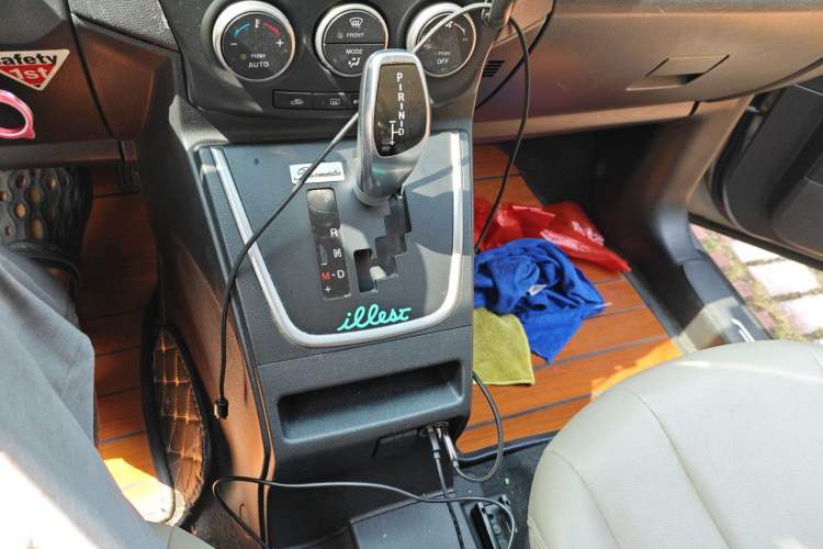 Used Mazda 5 2011 2.0L Automatic Comfort Edition Gear Lever
