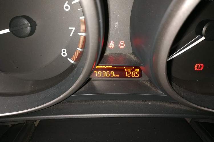 Used Mazda 5 2011 2.0L Manual Comfort Edition Odometer Close Up