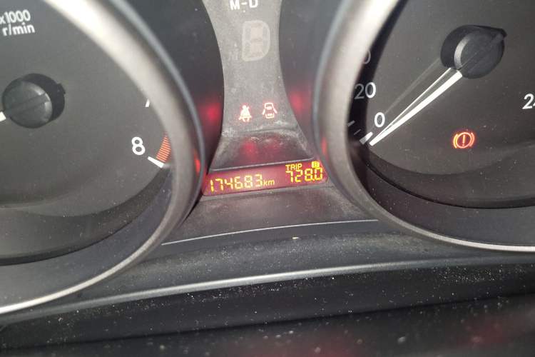 Used Mazda 5 2011 2.0L Automatic Comfort Edition Odometer Close Up