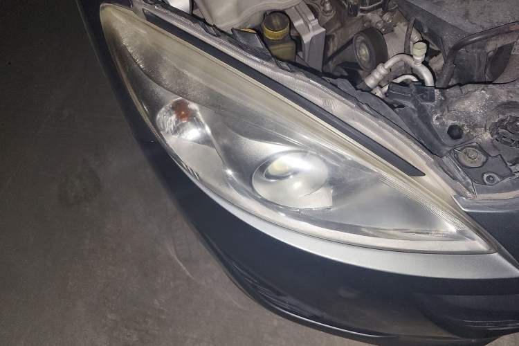 Used Mazda 5 2011 2.0L Automatic Comfort Edition Right Front Headlight