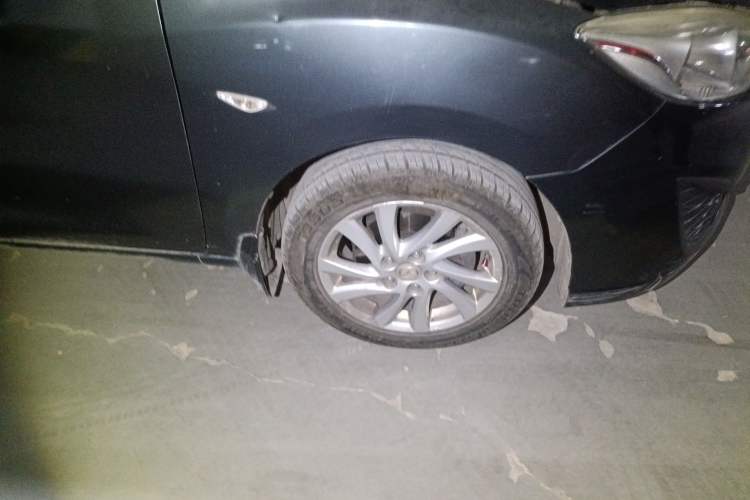 Used Mazda 5 2011 2.0L Manual Comfort Edition Right Front Wheel Hub