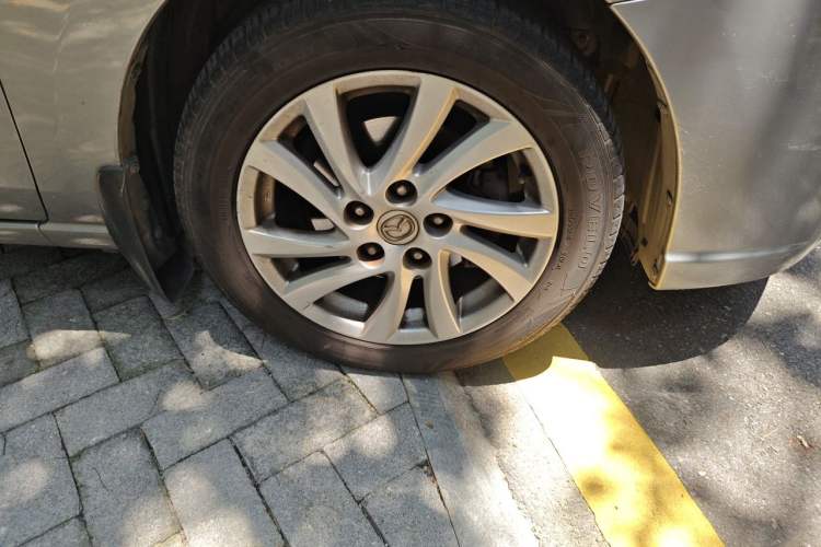 Used Mazda 5 2011 2.0L Automatic Comfort Edition Right Front Wheel Hub