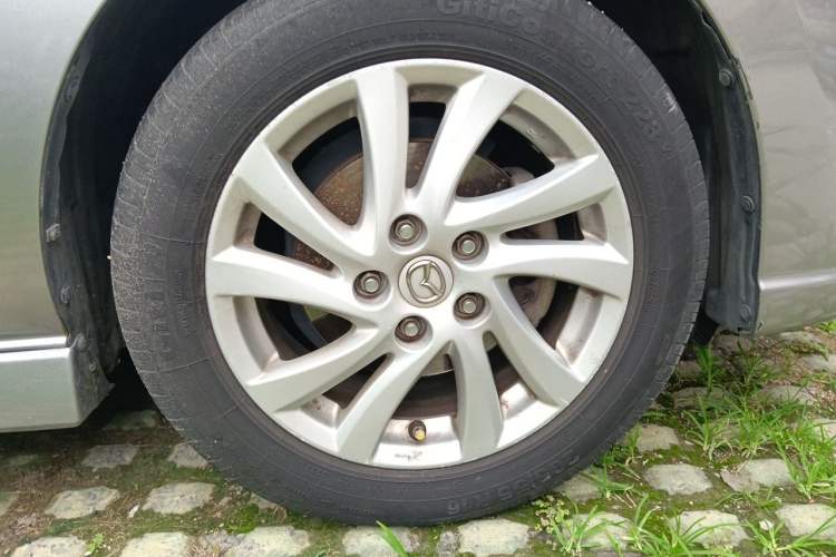 Used Mazda 5 2011 2.0L Automatic Luxury Edition Right Front Wheel Hub