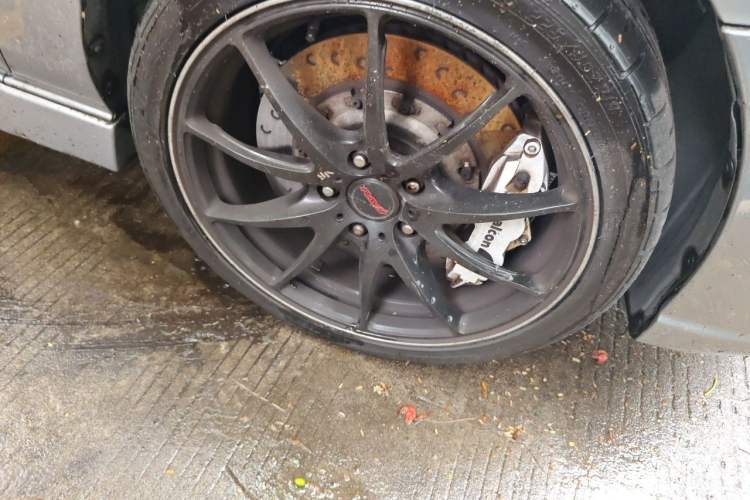 Used Mazda 5 2011 2.0L Automatic Luxury Edition Right Front Wheel Hub