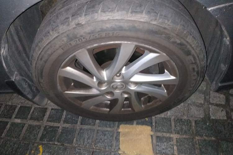 Used Mazda 5 2011 2.0L Manual Comfort Edition Right Front Wheel Hub