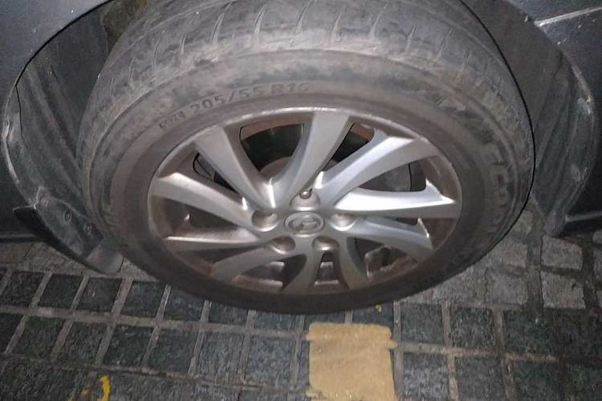 Used Mazda 5 2011 2.0L Manual Comfort Edition Right Front Wheel Hub