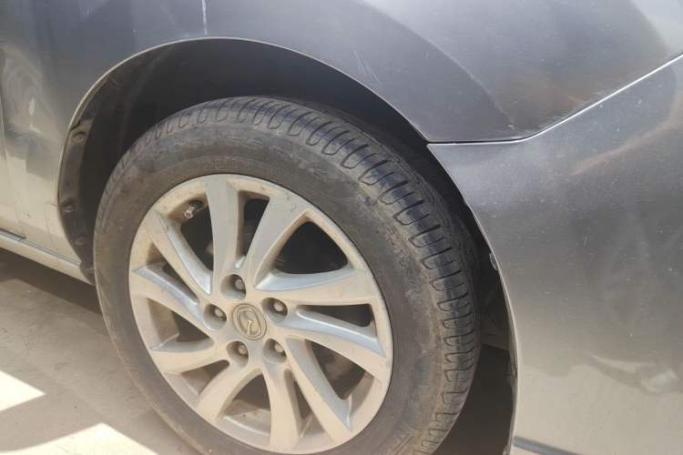 Used Mazda 5 2011 2.0L Automatic Comfort Edition Right Front Wheel Hub