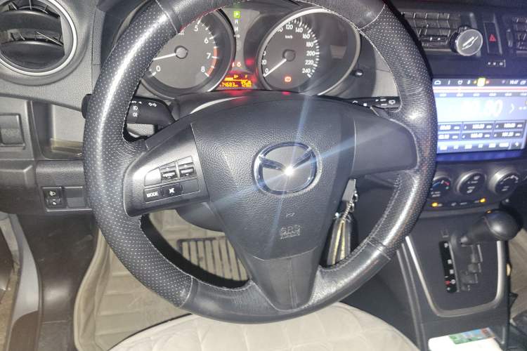 Used Mazda 5 2011 2.0L Automatic Comfort Edition Steering Wheel