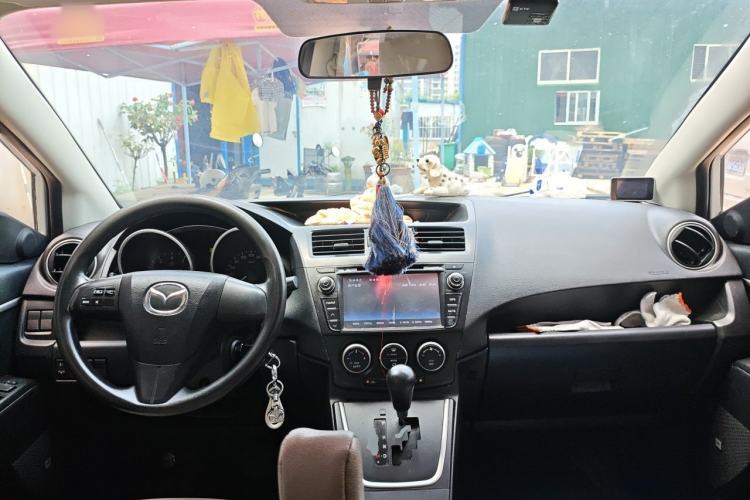 Used Mazda 5 2011 2.0L Automatic Comfort Edition Center Console