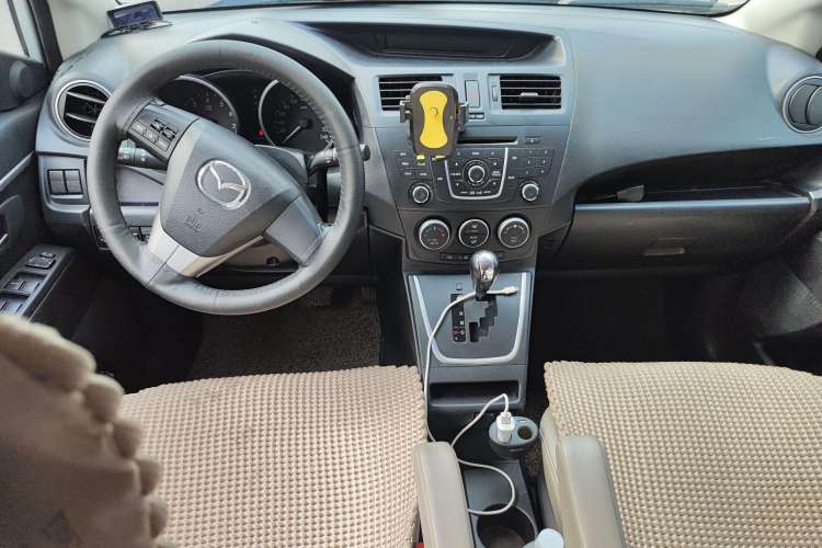 Used Mazda 5 2011 2.0L Automatic Luxury Edition Center Console