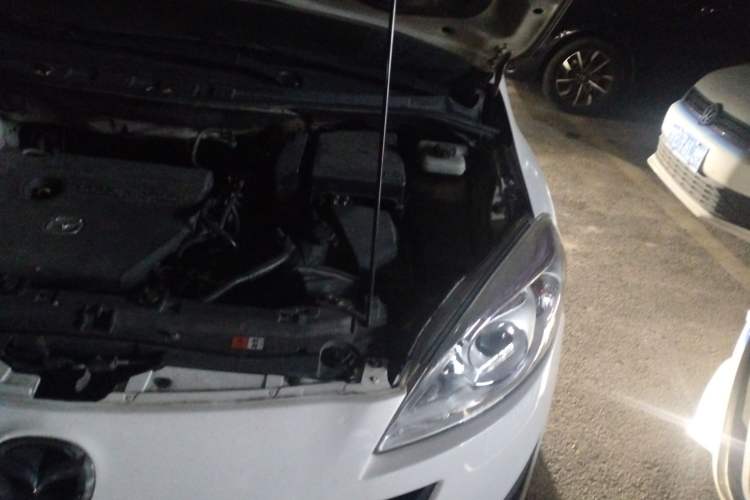 Used Mazda 5 2011 2.0L Automatic Comfort Edition Engine Bay Left