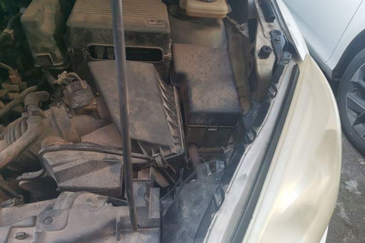 Used Mazda 5 2011 2.0L Automatic Comfort Edition Engine Bay Left