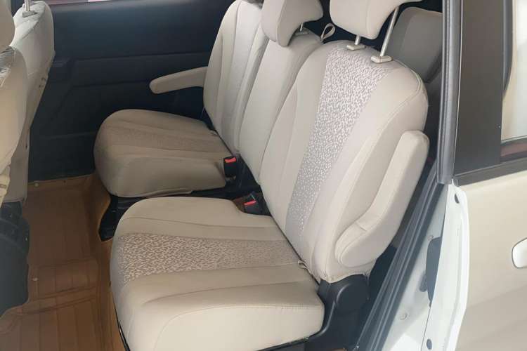 Used Mazda 5 2011 2.0L Automatic Comfort Edition Interior 1