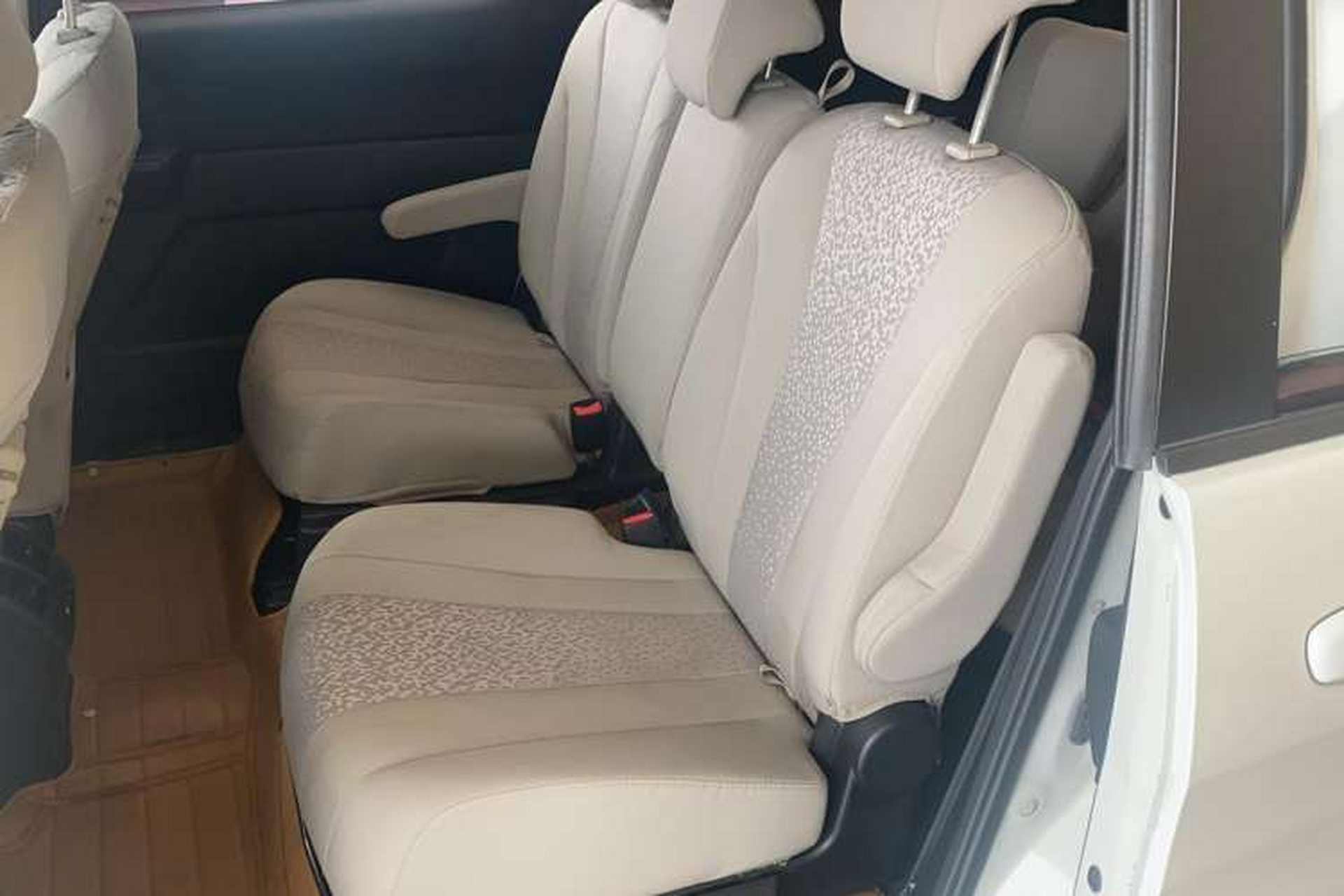 Used Mazda 5 2011 2.0L Automatic Comfort Edition Interior 1