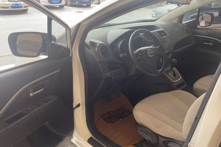 Used Mazda 5 2011 2.0L Automatic Comfort Edition Interior 2