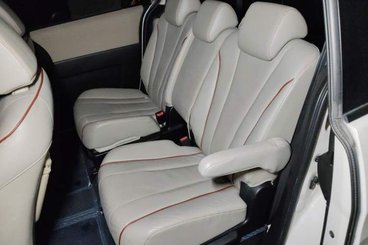 Used Mazda 5 2011 2.0L Automatic Luxury Edition Left Rear Seat