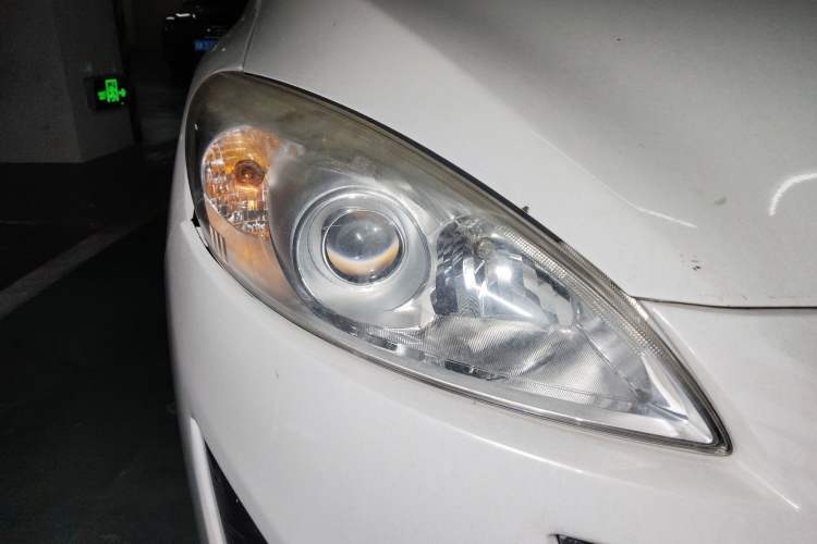 Used Mazda 5 2011 2.0L Automatic Luxury Edition Right Front Headlight