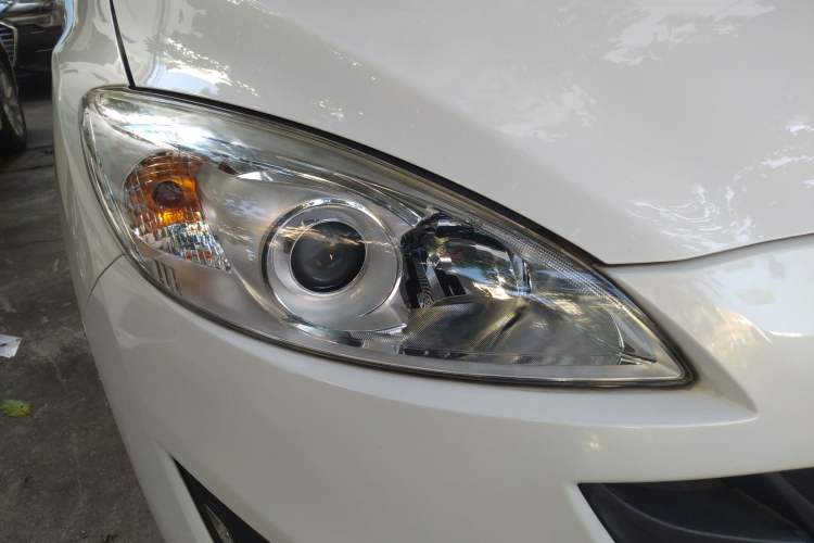 Used Mazda 5 2011 2.0L Automatic Luxury Edition Right Front Headlight