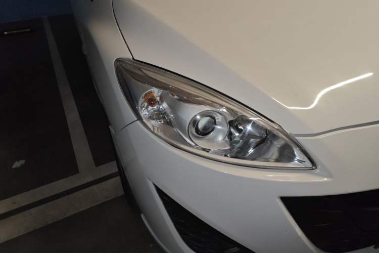 Used Mazda 5 2011 2.0L Automatic Comfort Edition Right Front Headlight