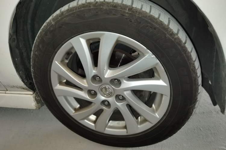 Used Mazda 5 2011 2.0L Automatic Luxury Edition Right Front Wheel Hub