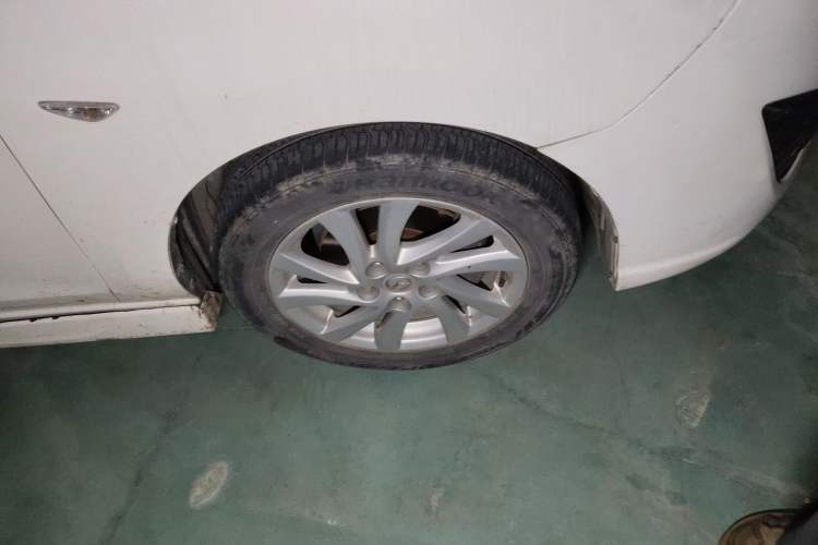 Used Mazda 5 2011 2.0L Automatic Luxury Edition Right Front Wheel Hub