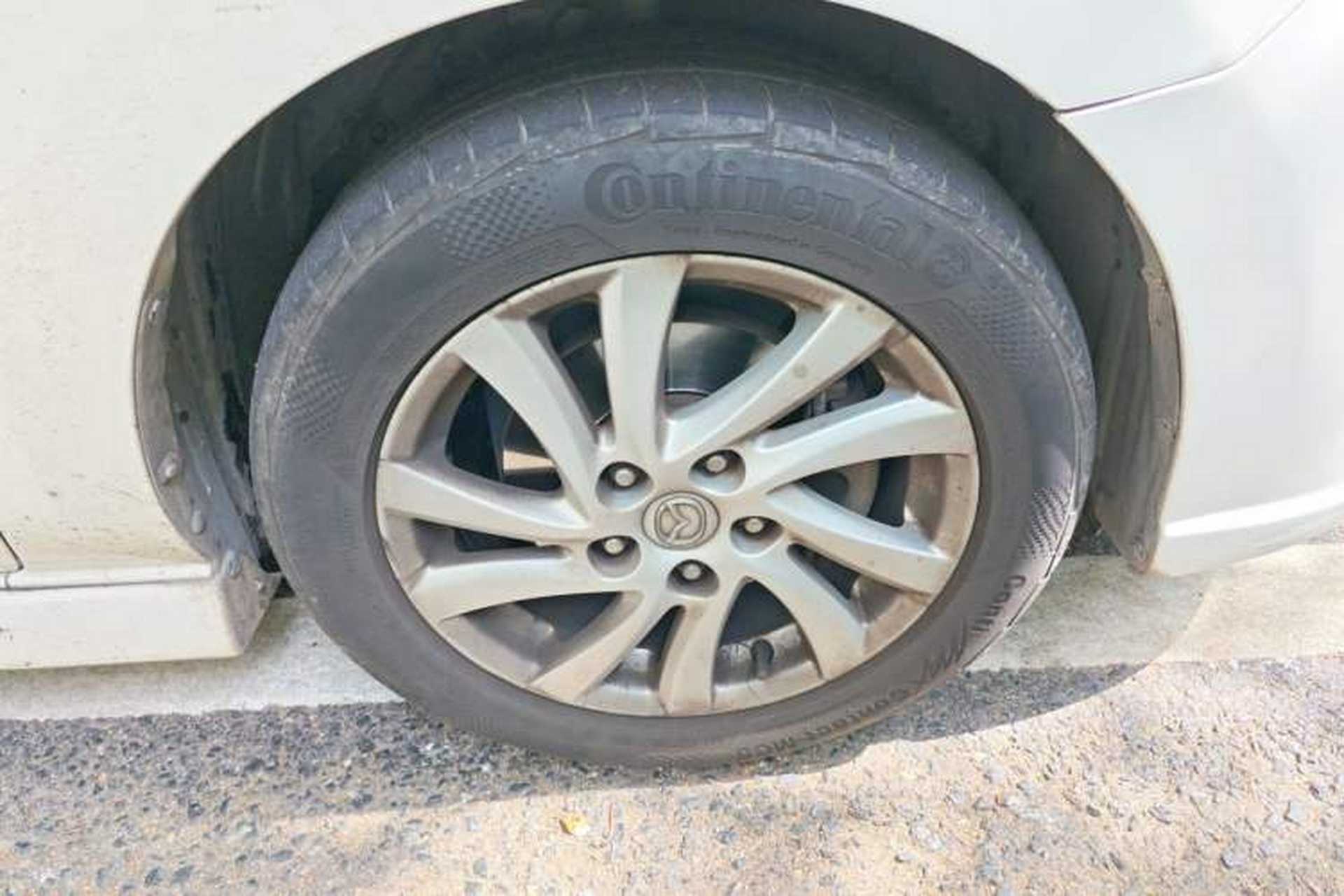 Used Mazda 5 2011 2.0L Automatic Luxury Edition Right Front Wheel Hub