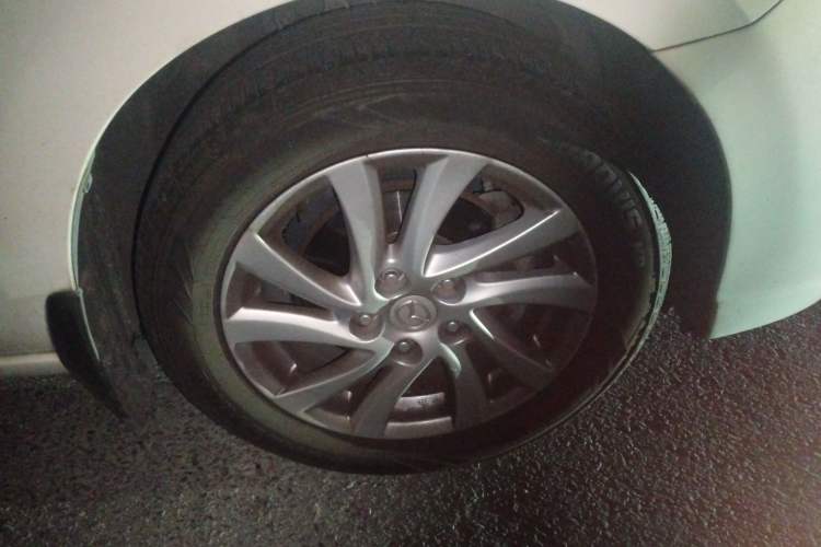 Used Mazda 5 2011 2.0L Automatic Comfort Edition Right Front Wheel Hub