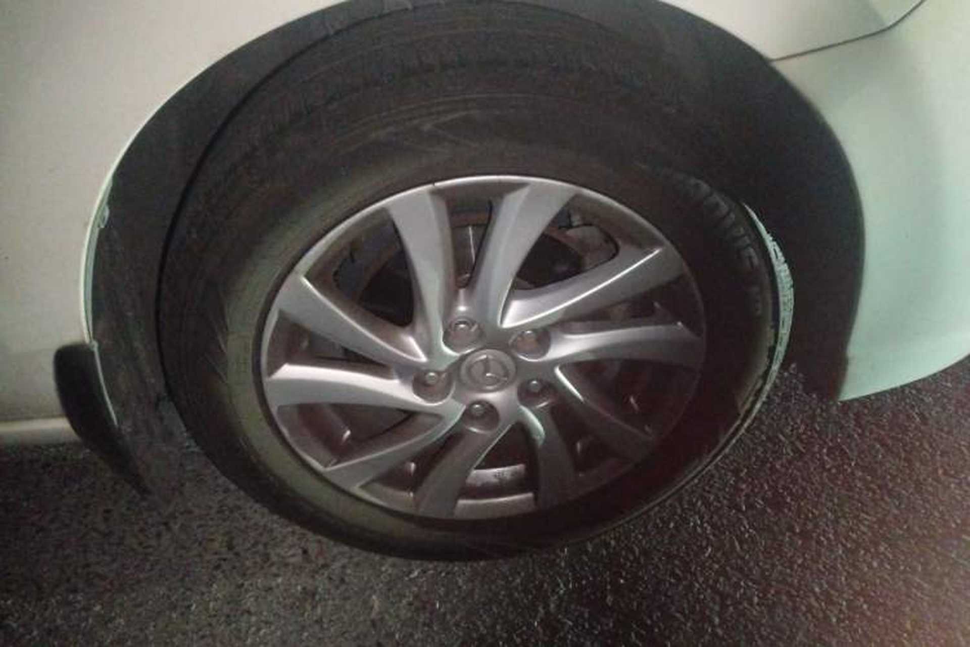 Used Mazda 5 2011 2.0L Automatic Comfort Edition Right Front Wheel Hub
