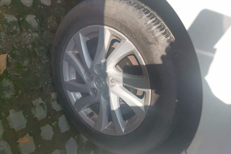Used Mazda 5 2011 2.0L Automatic Comfort Edition Right Front Wheel Hub