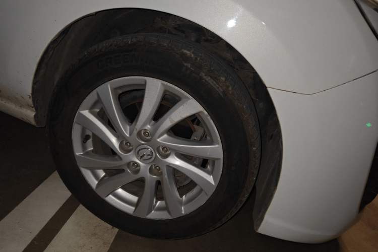 Used Mazda 5 2011 2.0L Automatic Comfort Edition Right Front Wheel Hub