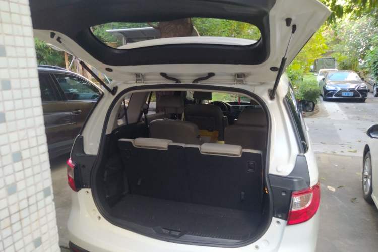 Used Mazda 5 2011 2.0L Automatic Luxury Edition Trunk