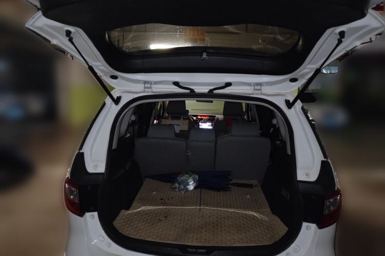 Used Mazda 5 2011 2.0L Automatic Comfort Edition Trunk