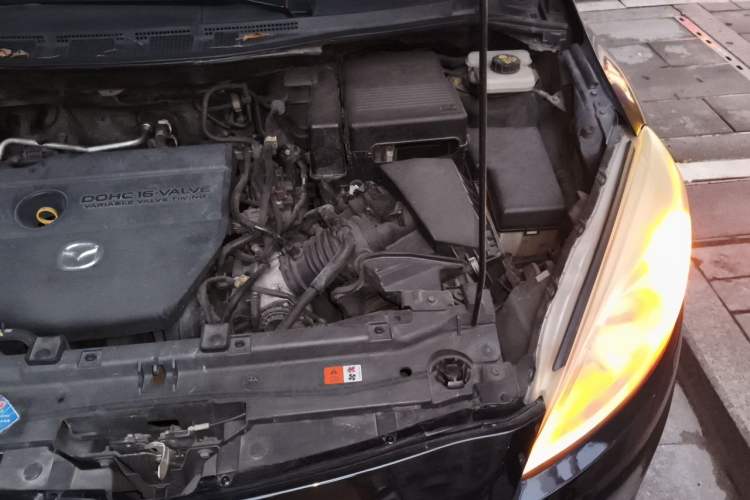 Used Mazda 5 2013 2.0L Automatic Comfort Edition Engine Bay Left