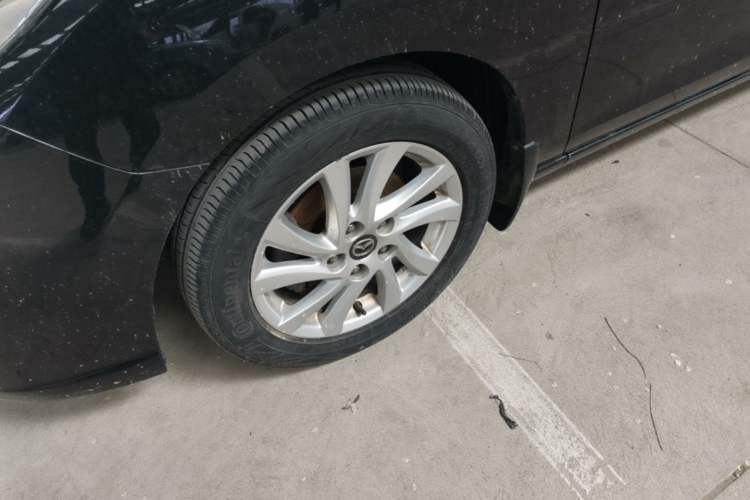 Used Mazda 5 2013 2.0L Automatic Comfort Edition Left Front Wheel Hub
