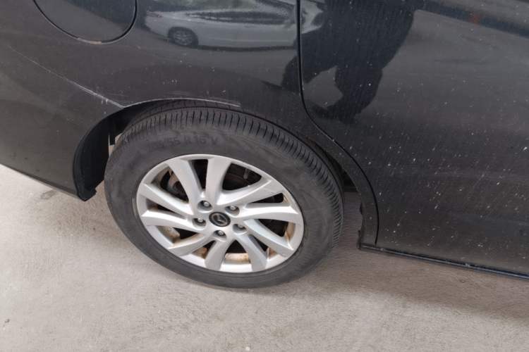 Used Mazda 5 2013 2.0L Automatic Comfort Edition Right Rear Wheel Hub