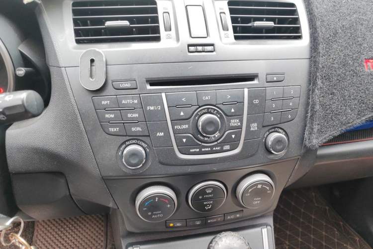 Used Mazda 5 2013 2.0L Automatic Comfort Edition Audio And AC Panel
