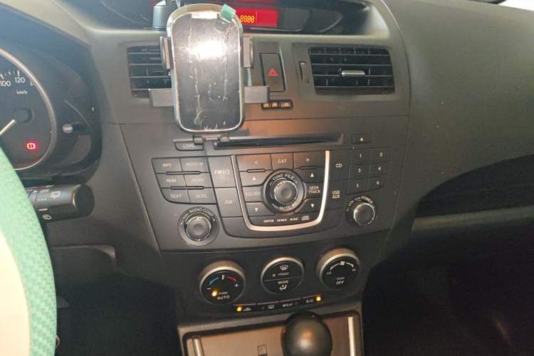 Used Mazda 5 2013 2.0L Automatic Comfort Edition Audio And AC Panel