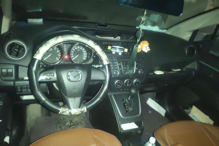Used Mazda 5 2013 2.0L Automatic Comfort Edition Center Console