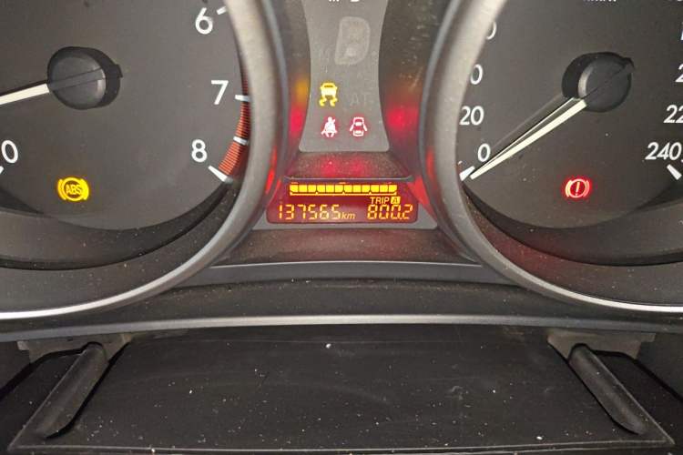 Used Mazda 5 2013 2.0L Automatic Comfort Edition Odometer Close Up