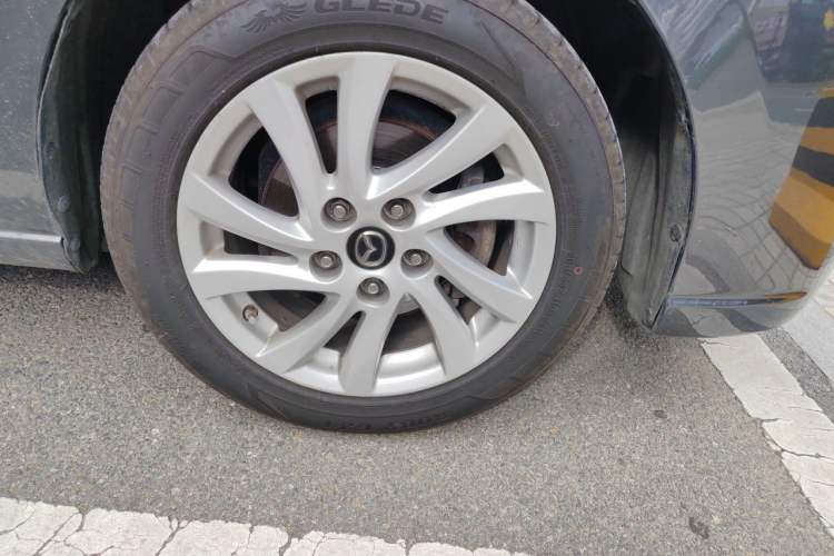 Used Mazda 5 2013 2.0L Automatic Comfort Edition Right Front Wheel Hub
