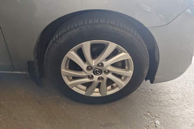 Used Mazda 5 2013 2.0L Automatic Comfort Edition Right Front Wheel Hub